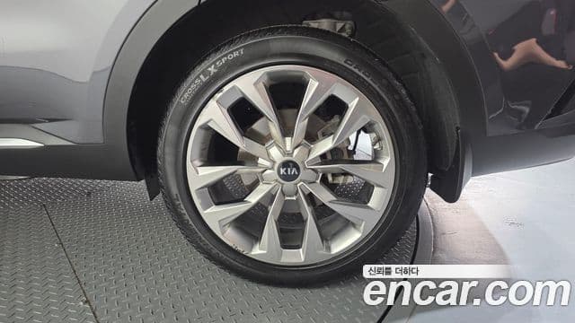 Kia Sorento 2020 — ფოტო 19/33