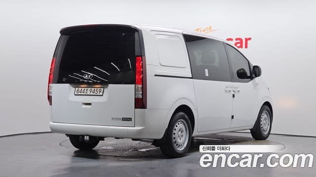 Hyundai Staria 2023 — Фото 2/20