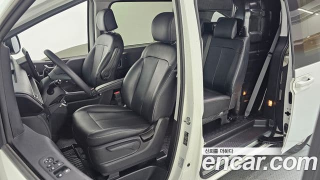 Hyundai Staria 2023 — Фото 10/20