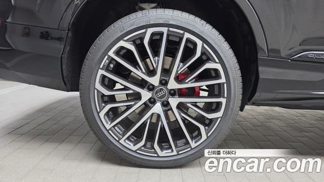 Audi SQ7 2026 — Şəkil 32/33
