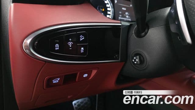 Genesis GV70 2021 — ფოტო 14/20