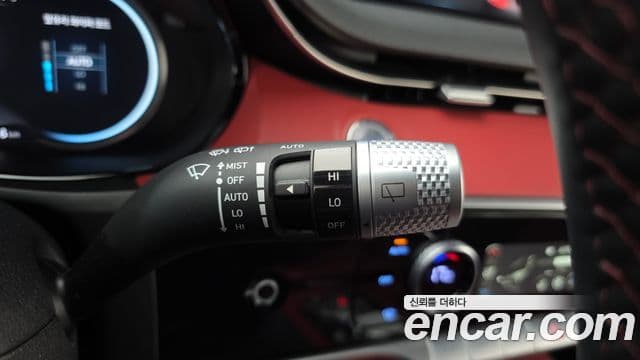 Genesis GV70 2021 — ფოტო 16/20