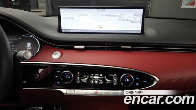 Genesis GV70 2021 — ფოტო 18/20