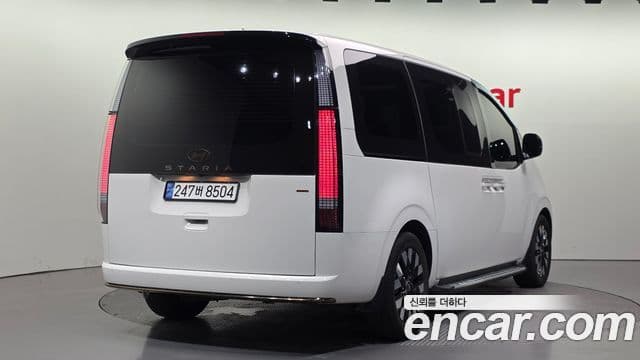 Hyundai Staria 2025 — Photo 25/34