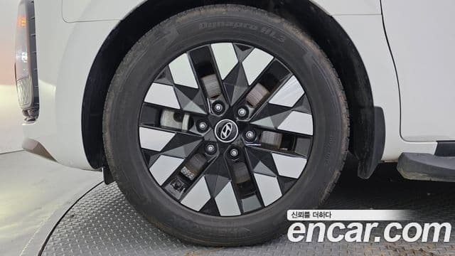 Hyundai Staria 2025 — Photo 19/34