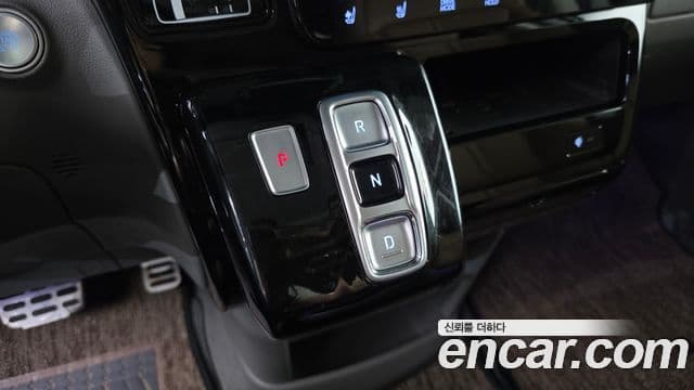 Hyundai Staria 2025 — Photo 26/34