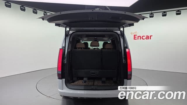 Hyundai Staria 2025 — Photo 30/34