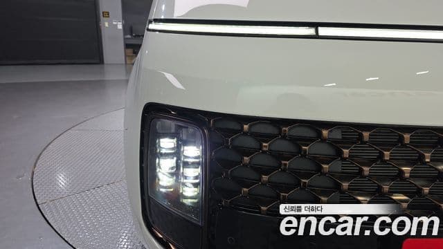 Hyundai Staria 2025 — Photo 32/34