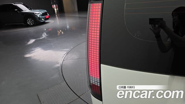 Hyundai Staria 2025 — Photo 3/34