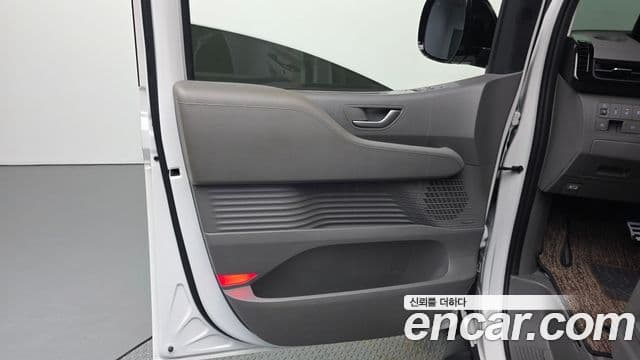 Hyundai Staria 2025 — Photo 33/34