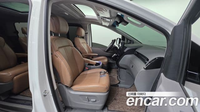 Hyundai Staria 2025 — Photo 34/34