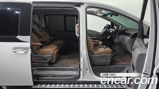 Hyundai Staria 2025 — Photo 10/34
