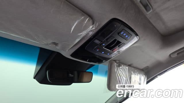 Hyundai Staria 2025 — Photo 17/34
