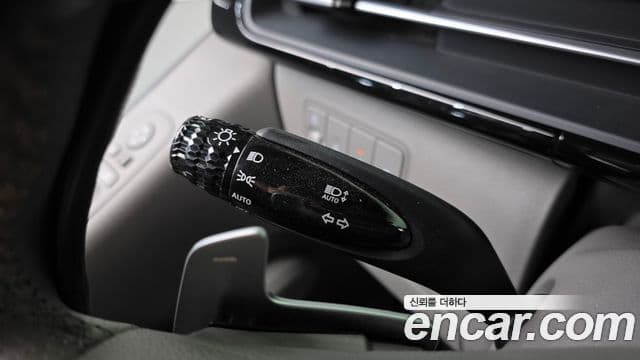 Hyundai Staria 2025 — Photo 8/34