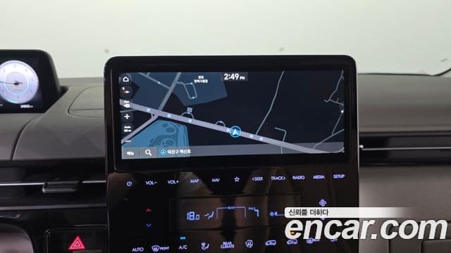 Hyundai Staria 2025 — Photo 2/34