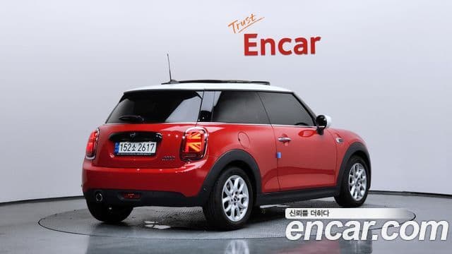 Mini Cooper 2021 — Фото 1/20