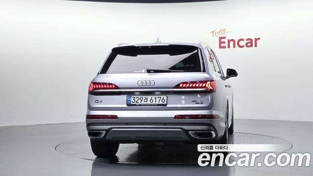 Audi Q7 2021 — Фото 4/20