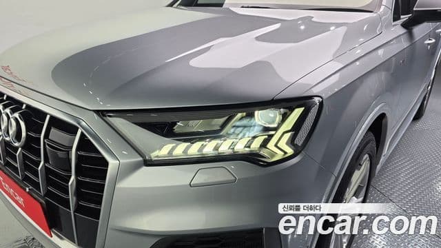 Audi Q7 2021 — Photo 30/34