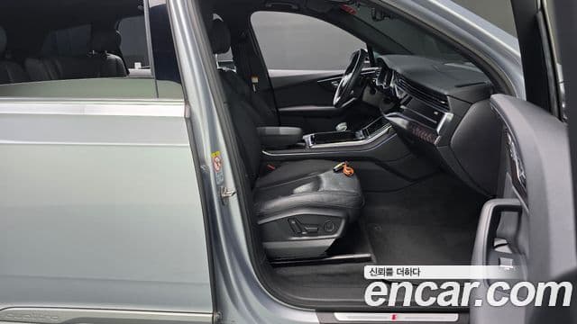Audi Q7 2021 — Photo 32/34