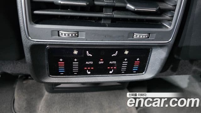 Audi Q7 2021 — Photo 17/34