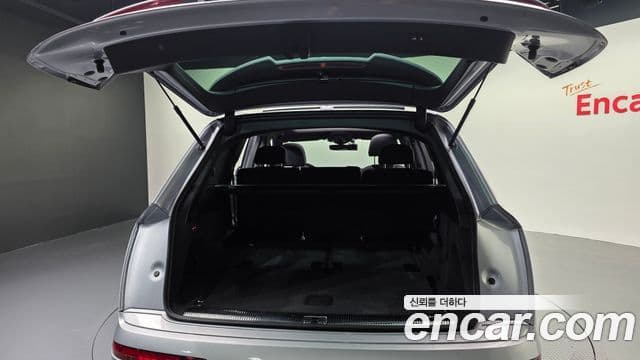 Audi Q7 2021 — Photo 31/34