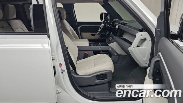 Land Rover Defender 2022 — Photo 12/31