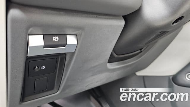 Land Rover Defender 2022 — Photo 17/31