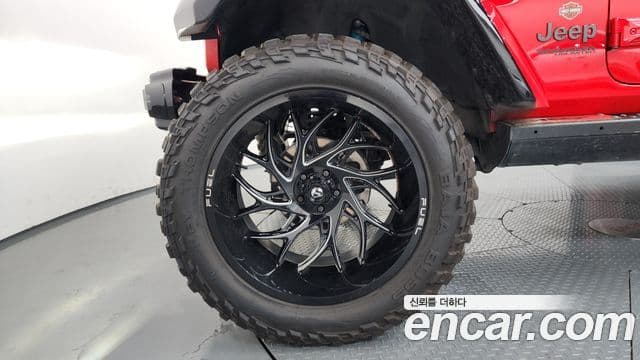 Jeep Wrangler 2021 — ფოტო 8/29