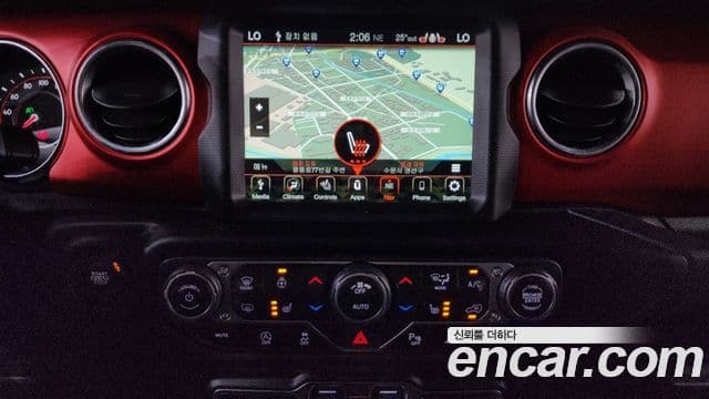 Jeep Wrangler 2021 — ფოტო 13/29