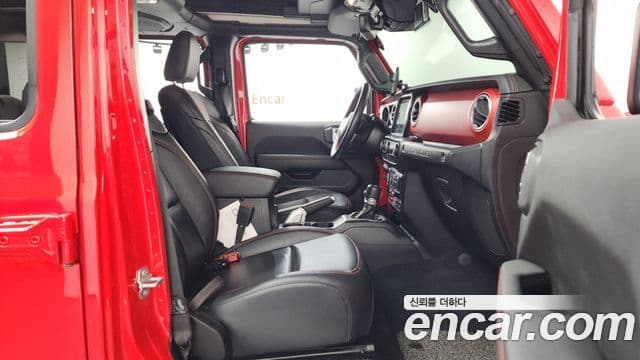 Jeep Wrangler 2021 — ფოტო 15/29