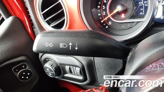Jeep Wrangler 2021 — ფოტო 23/29