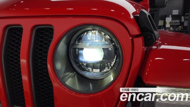 Jeep Wrangler 2021 — ფოტო 14/29
