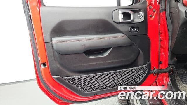 Jeep Wrangler 2021 — ფოტო 24/29