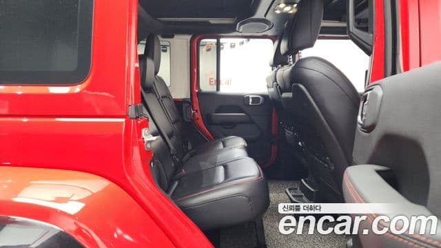 Jeep Wrangler 2021 — ფოტო 21/29