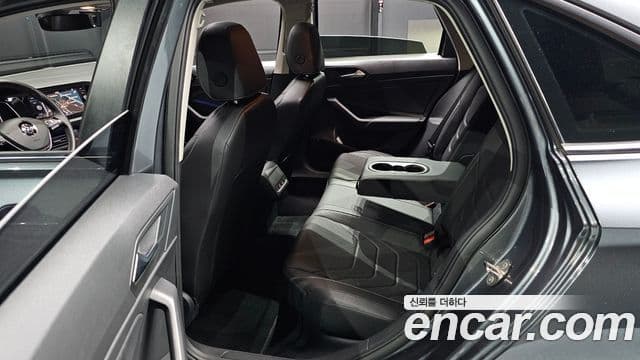 Volkswagen Jetta 2021 — ფოტო 11/20