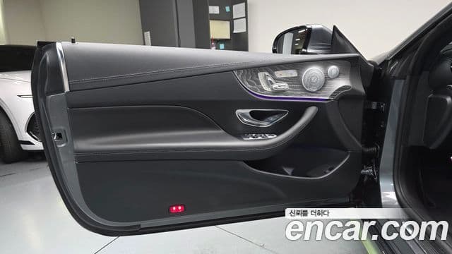 Mercedes-Benz E-Class 2021 — ფოტო 32/36