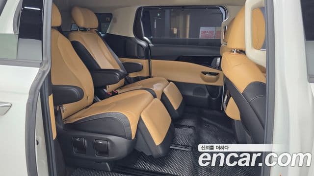 Kia Carnival 2020 — фото 12 из 20