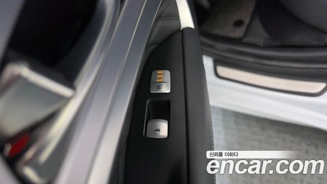 Genesis G70 2018 — ფოტო 19/20