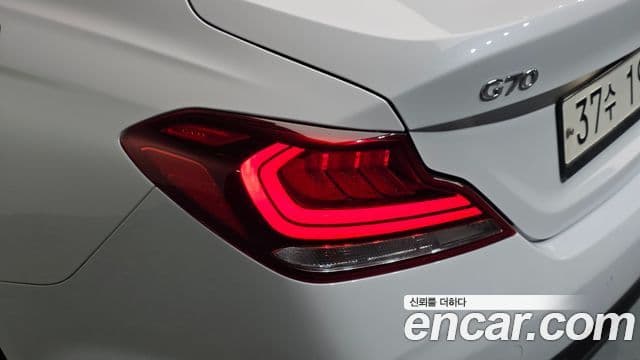Genesis G70 2018 — Photo 8/34