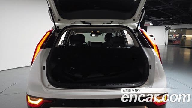 Kia Niro 2022 — фото 17 из 20