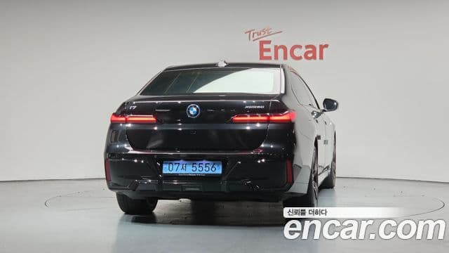 BMW i7 2024 — ფოტო 13/32