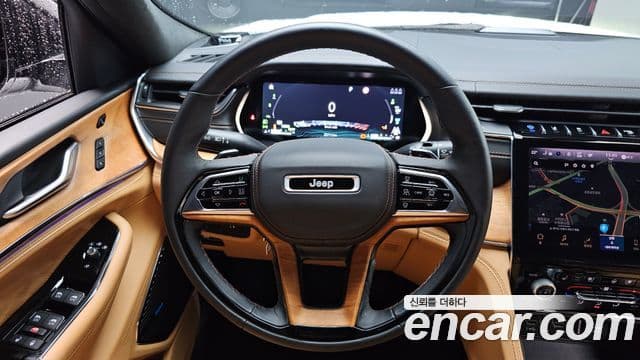 Jeep Grand Cherokee 2023 — Фото 12/20