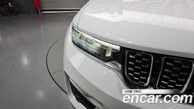 Jeep Grand Cherokee 2023 — Photo 17/36