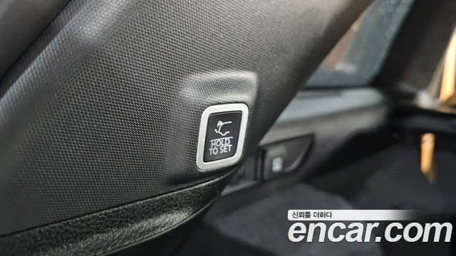 Jeep Grand Cherokee 2023 — Photo 18/36