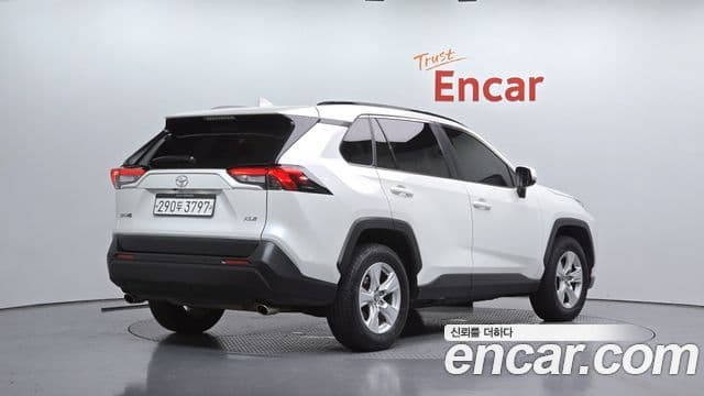 Toyota RAV4 2019 — Şəkil 2/20