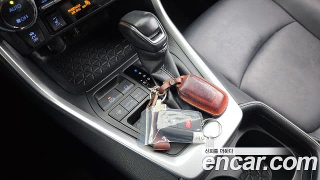 Toyota RAV4 2019 — Şəkil 9/20