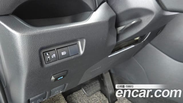 Toyota RAV4 2019 — Şəkil 15/20