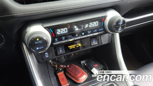 Toyota RAV4 2019 — Şəkil 18/20