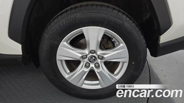 Toyota RAV4 2019 — Photo 1/30