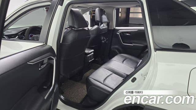 Toyota RAV4 2019 — Photo 25/30
